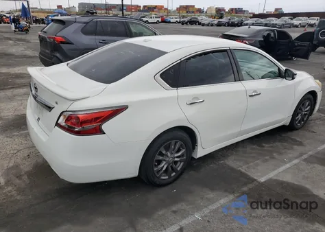 2015 Nissan Altima 2.5 z USA, uszkodzony, nr VIN 1N4AL3AP6FC254821